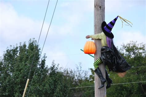 Halloween crashimg witch